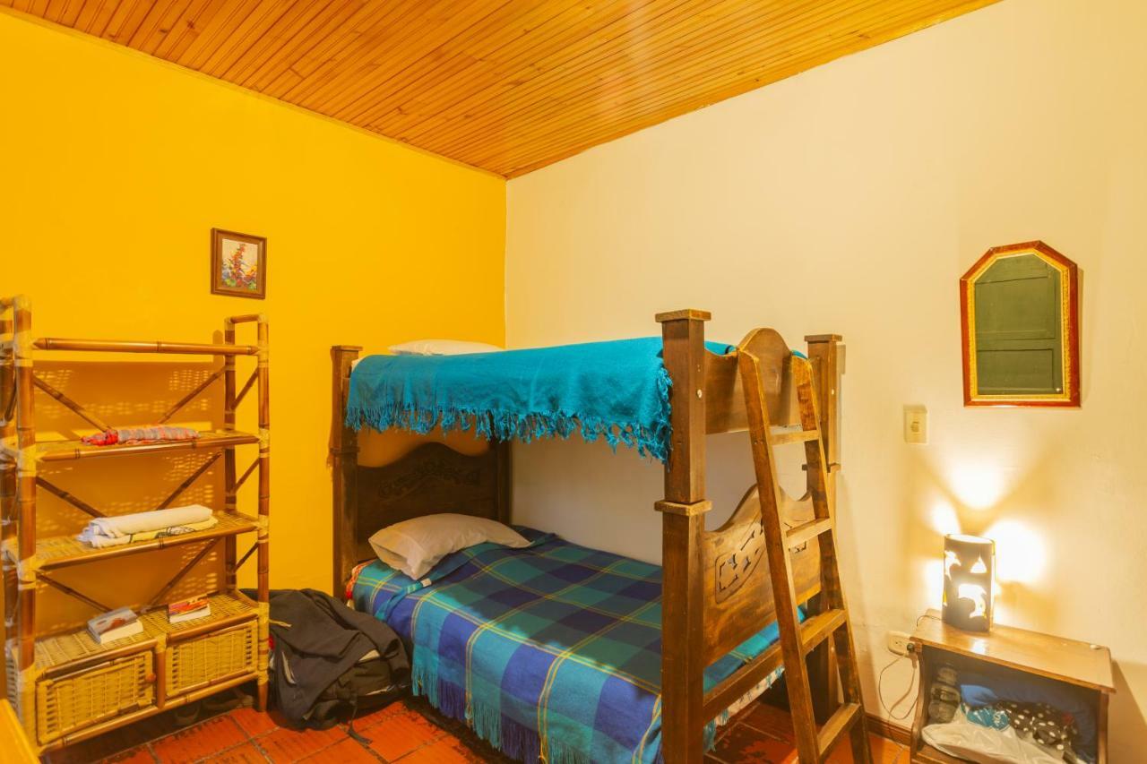 Hostal Sue Candelaria โบโกตา ภายนอก รูปภาพ